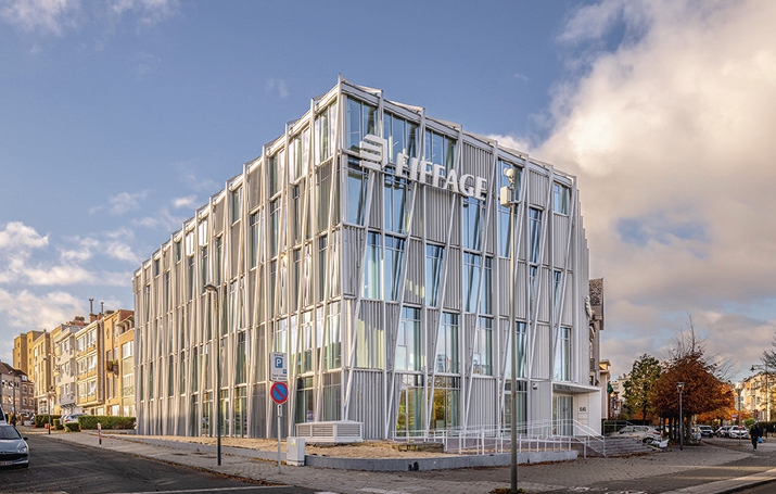 Front photo of a modern white building with the Eiffage logo.